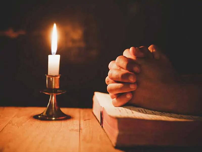 Đọc kinh đám tang cho người vừa mất đạo Công Giáo