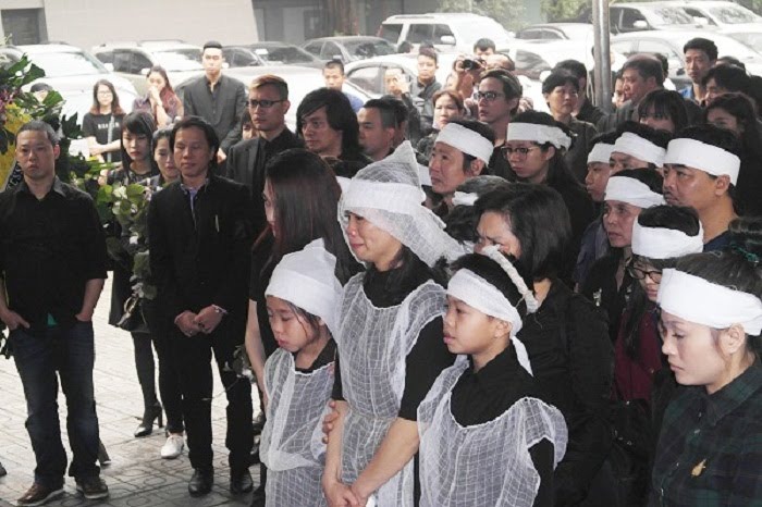 Trang phục đám tang đạo Công Giáo